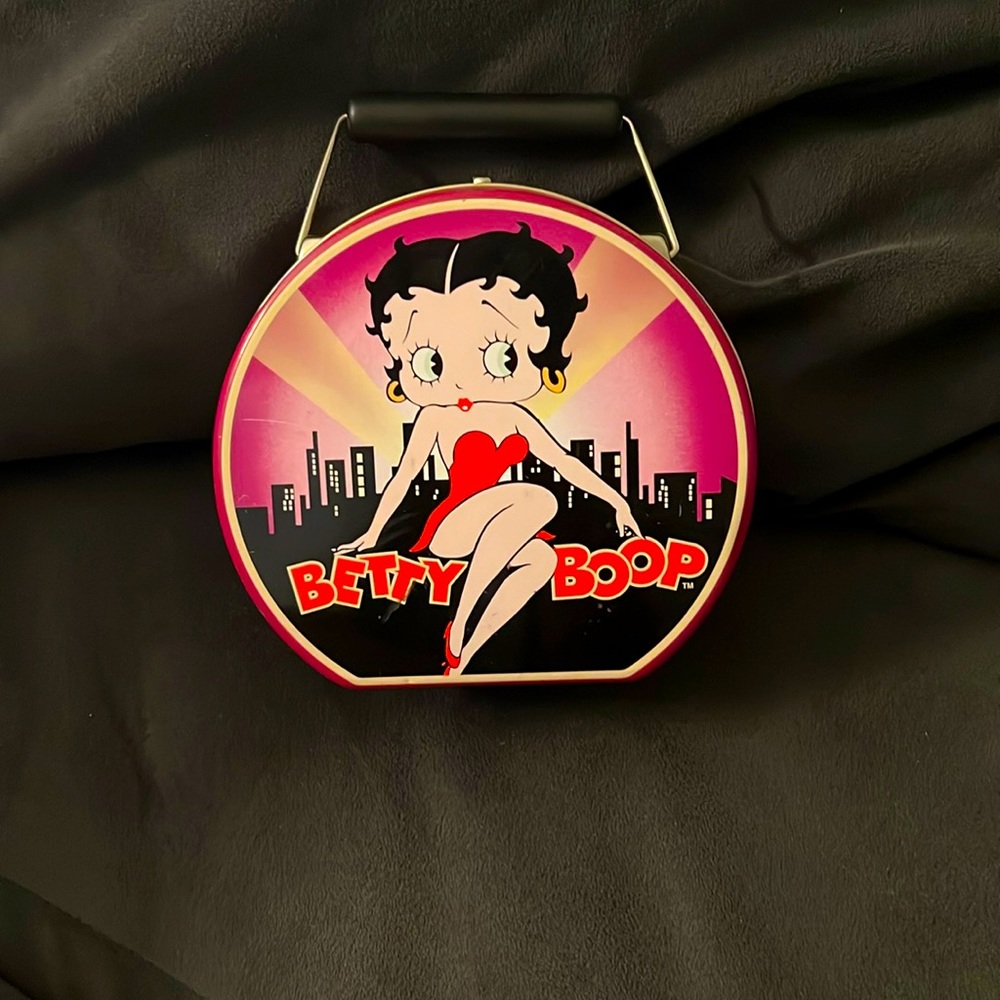 🎬 Betty Boop Handled Tin Box
